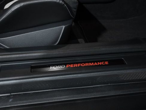 Used 2022 Ford Mustang Shelby GT500 w/ Carbon Fiber Track Pack RWD image 28