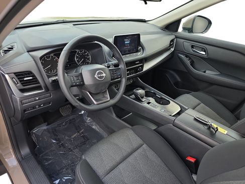 Used 2025 Nissan Rogue SV FWD image 13