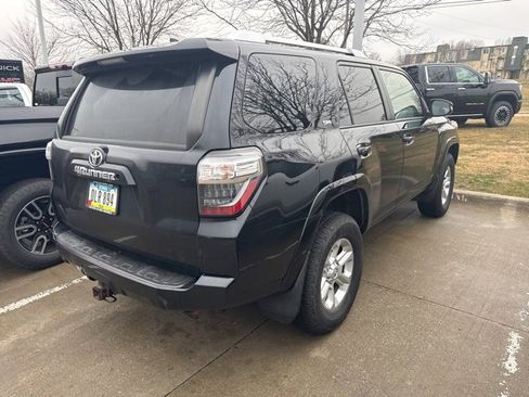 Used 2017 Toyota 4Runner SR5 Premium image 1