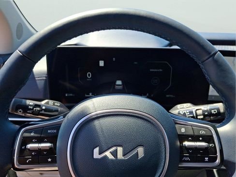Used 2025 Kia Carnival SX Prestige FWD image 19