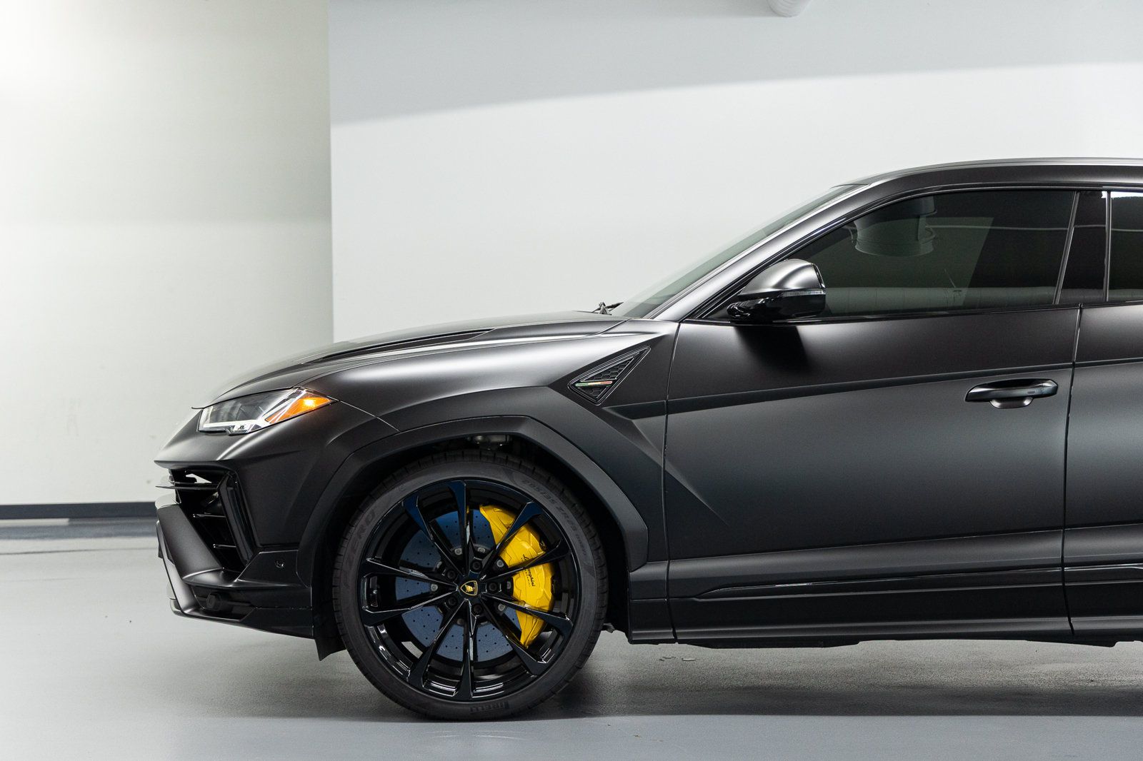 Used 2024 Lamborghini Urus S AWD/4WD image 16