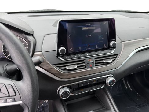 Used 2025 Nissan Altima 2.5 SV FWD image 12