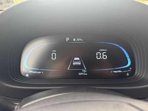 Used 2025 Hyundai Venue SEL FWD image 14