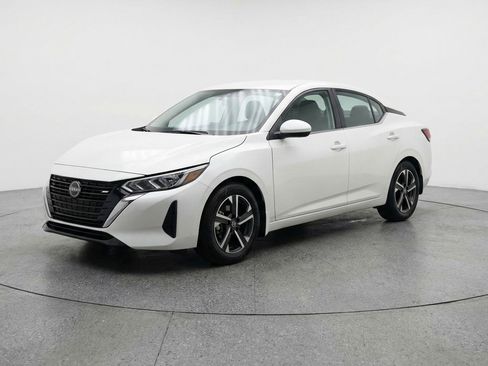 Used 2025 Nissan Sentra SV image 3