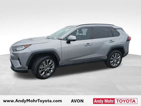 Used 2021 Toyota RAV4 XLE Premium image 4