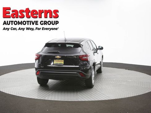 Used 2024 Chevrolet Trax LS FWD image 37