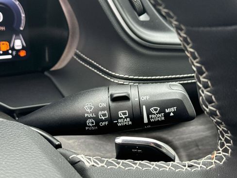 Used 2023 Jeep Grand Cherokee Limited w/ Trailer Tow Prep Group (B) AWD/4WD image 10