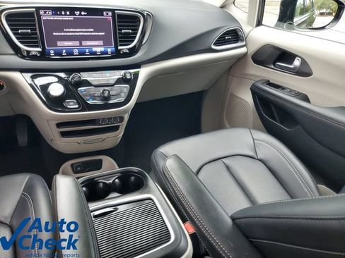 Used 2024 Chrysler Pacifica Touring-L FWD image 15