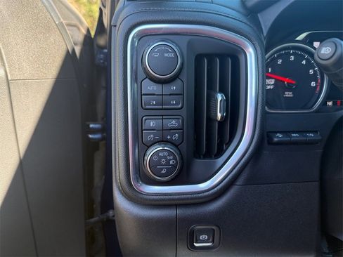 Used 2020 Chevrolet Silverado 1500 High Country w/ Technology Package image 18