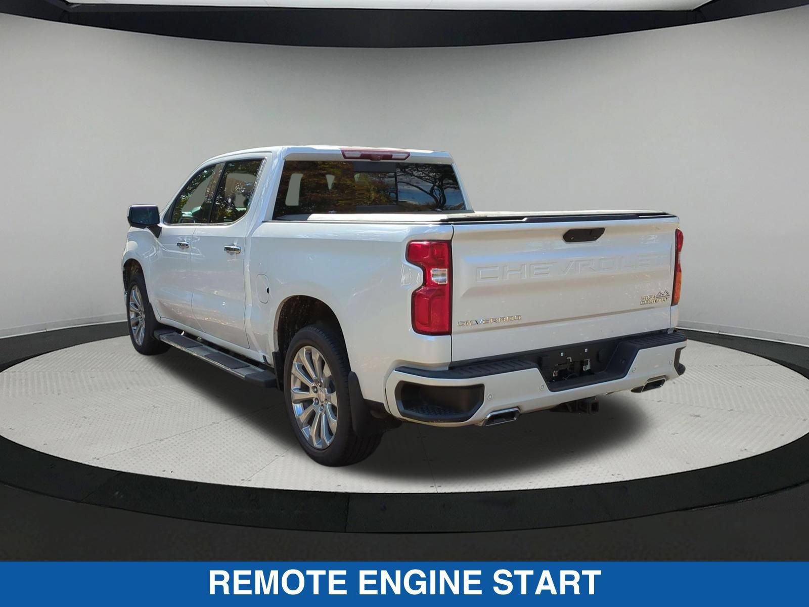 Used 2020 Chevrolet Silverado 1500 High Country w/ Technology Package AWD/4WD image 6