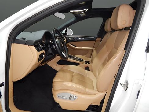 Used 2018 Porsche Macan AWD/4WD image 14