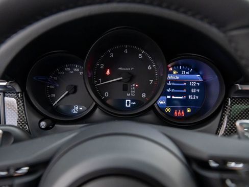 New 2026 Porsche Macan Turbo image 25