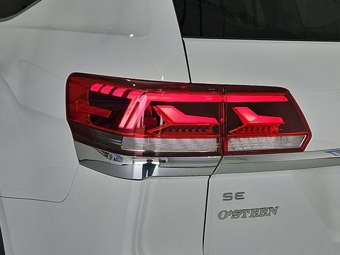 Certified 2023 Volkswagen Atlas SE w/ Panoramic Sunroof Package FWD image 7
