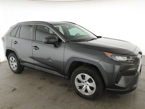 Used 2019 Toyota RAV4 LE FWD image 17