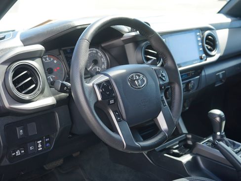 Used 2020 Toyota Tacoma TRD Off-Road w/ Technology Package AWD/4WD image 14