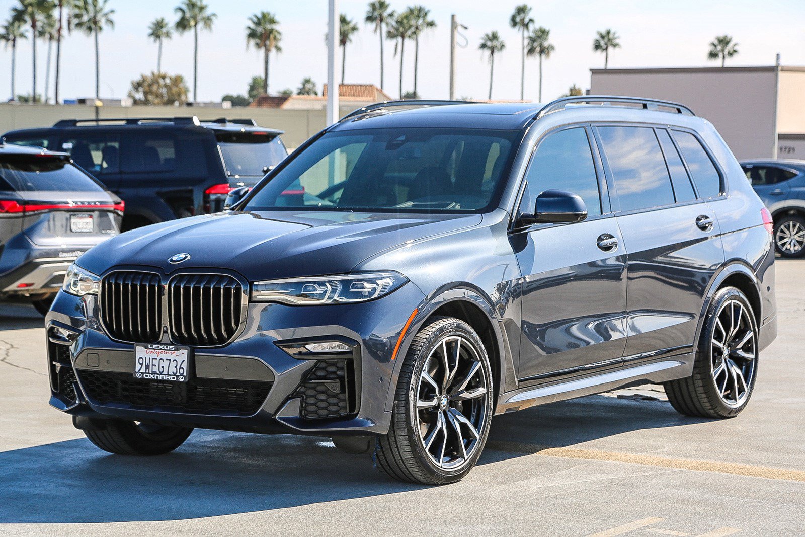 Used 2022 BMW X7 xDrive40i w/ M Sport Package AWD/4WD image 3