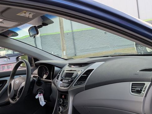 Used 2015 Hyundai Elantra SE FWD image 19