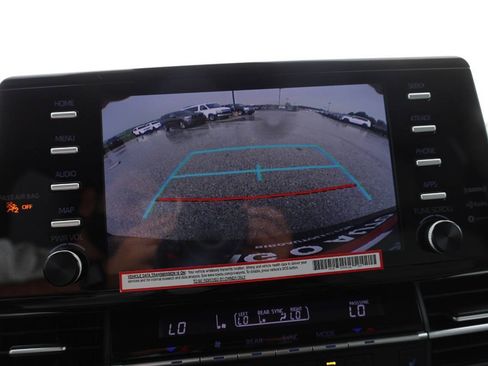 Used 2023 Toyota Sienna XLE FWD image 22
