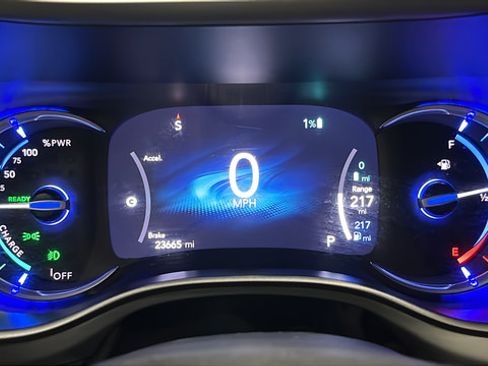 Used 2024 Chrysler Pacifica Limited FWD image 16