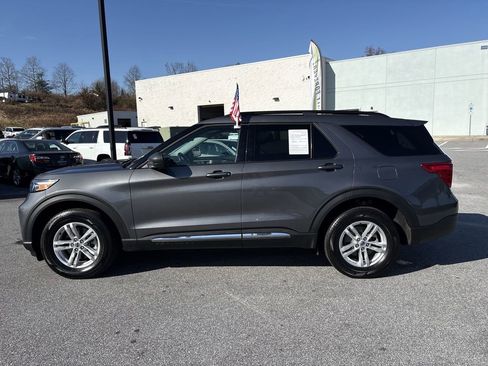 Used 2024 Ford Explorer XLT image 7