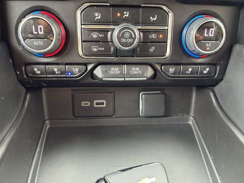 Used 2023 Chevrolet Suburban High Country w/ Advanced Technology Package AWD/4WD image 42