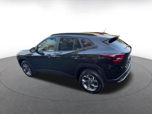 Used 2025 Chevrolet Trax LT image 11