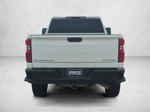 Used 2022 Chevrolet Silverado 2500 Custom w/ Custom Value Package image 6