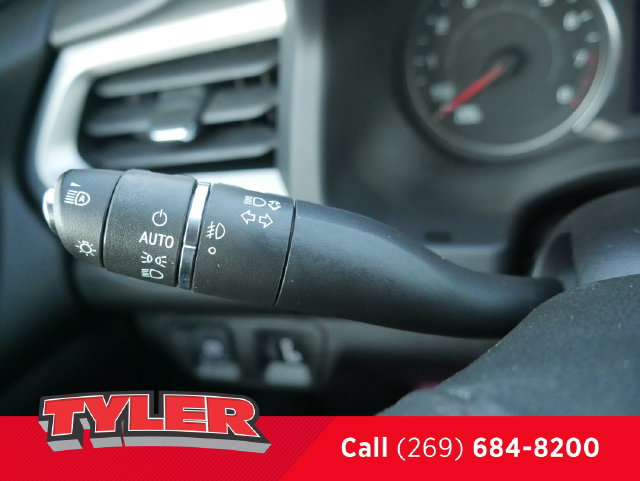Used 2021 GMC Acadia SLT w/ Preferred Package FWD image 20