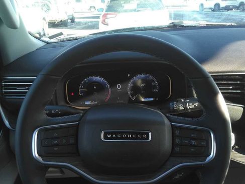 Used 2024 Jeep Wagoneer Series II AWD/4WD image 10