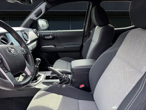 Used 2022 Toyota Tacoma TRD Off-Road w/ Black Out Package (TMS) image 2