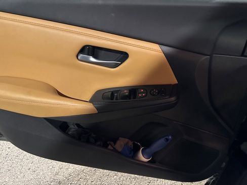 Used 2021 Nissan Sentra SV w/ SV Premium Package image 18