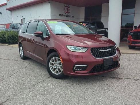 Certified 2023 Chrysler Pacifica Touring-L FWD image 3