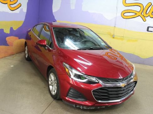 Used 2019 Chevrolet Cruze LT FWD image 2