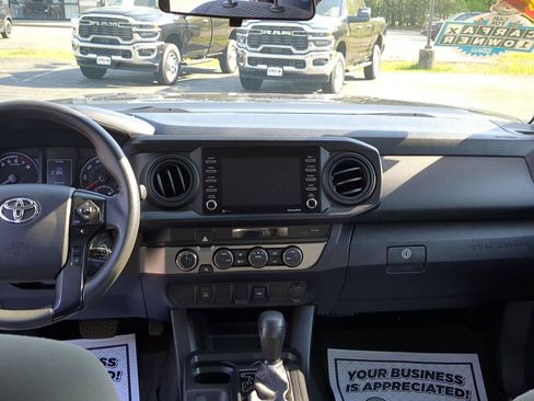 Used 2021 Toyota Tacoma SR AWD/4WD image 17