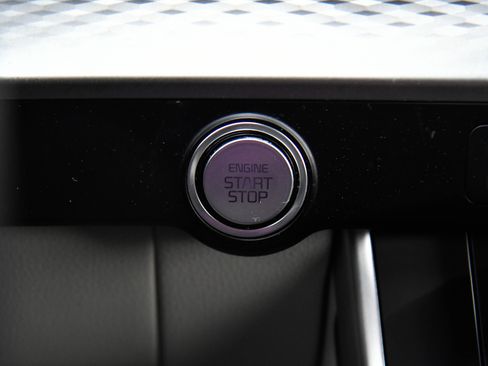 Used 2024 Kia Carnival LX image 27