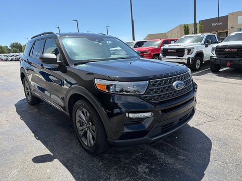 Used 2021 Ford Explorer XLT w/ Equipment Group 202A AWD/4WD image 4