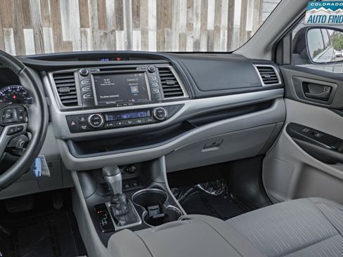 Used 2019 Toyota Highlander Plus AWD/4WD image 17