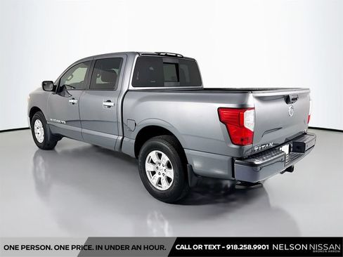 Used 2019 Nissan Titan SV w/ SV Convenience Package RWD image 7