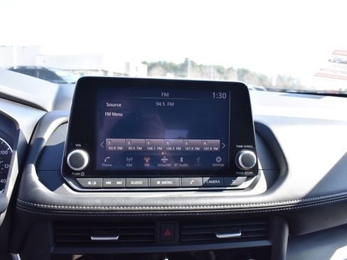 Used 2025 Nissan Rogue SV image 18