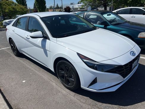 Used 2021 Hyundai Elantra Blue FWD image 3