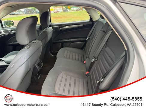 Used 2018 Ford Fusion SE FWD image 10