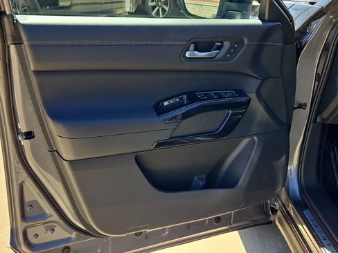 New 2026 Nissan Pathfinder Platinum image 12