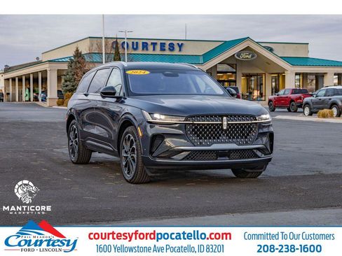 Used 2024 Lincoln Nautilus Reserve image 1