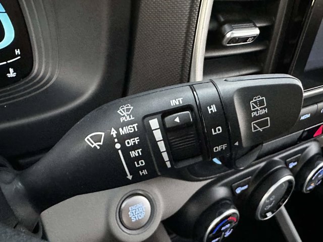 Used 2024 Hyundai Venue SEL FWD image 33