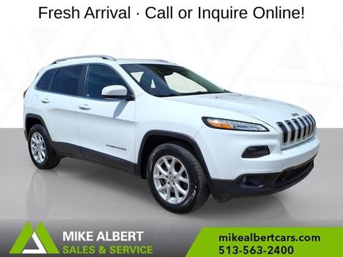 Used 2016 Jeep Cherokee Latitude w/ Comfort/Convenience Group AWD/4WD image 1