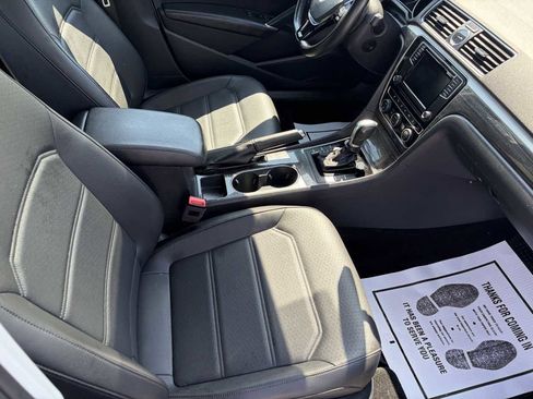 Used 2017 Volkswagen Passat 1.8T SE FWD image 27