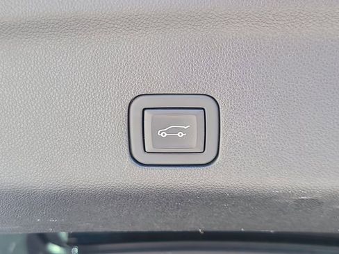 Used 2024 Chevrolet Suburban Premier image 12