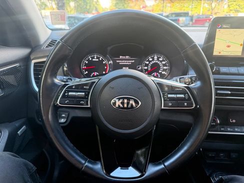 Used 2021 Kia Seltos SX w/ SX Sunroof Package AWD/4WD image 16