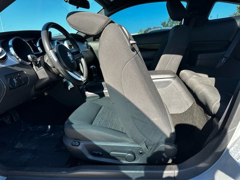 Used 2005 Ford Mustang Coupe image 25