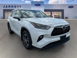Used 2021 Toyota Highlander XLE AWD/4WD video 1